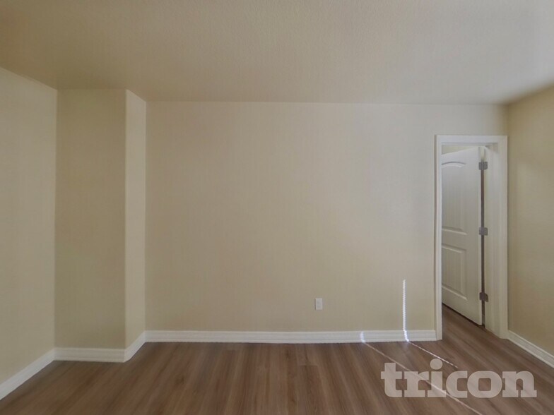 Building Photo - 9899 Silver Stirrup Dr