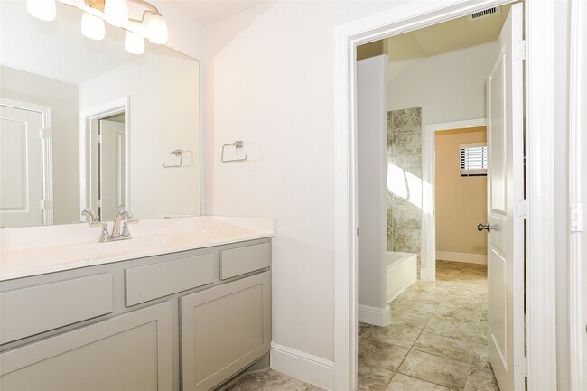 Building Photo - 30627 S Creek Way