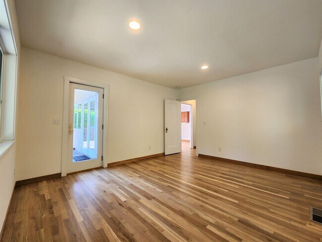 Building Photo - Charming Single Family Home in Downtown Palo Alto Available Now!