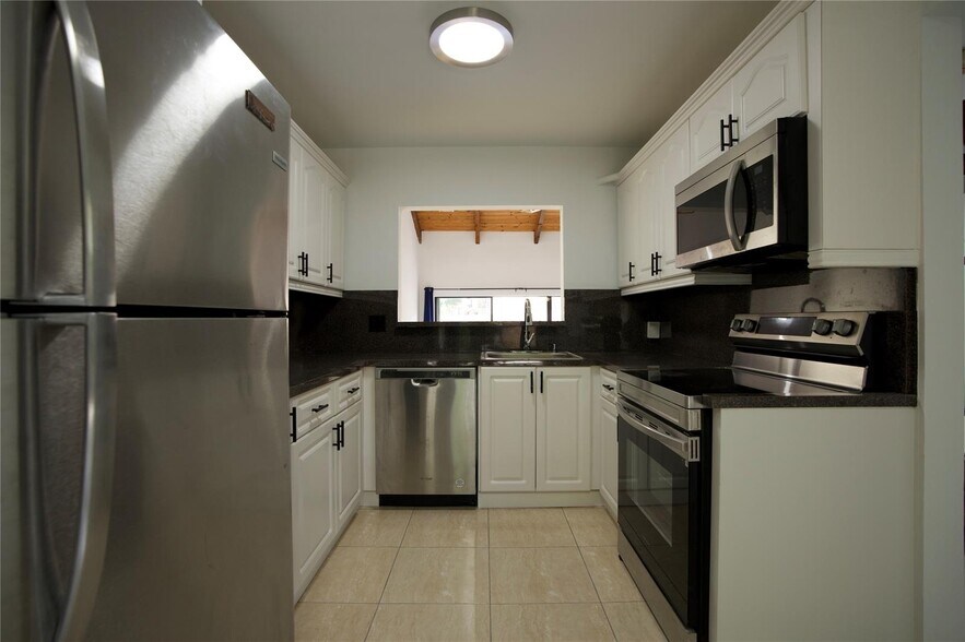 Building Photo - 2125 SW 81st Ave