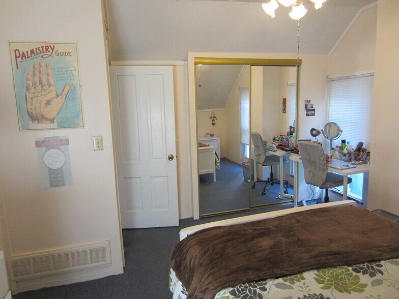 Building Photo - 1324 Vermont St