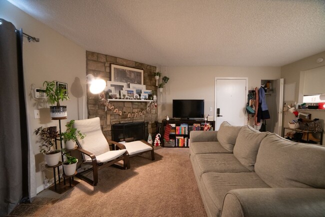 Building Photo - 2BR 2 Bed Condo in Green Mountain - Denver...