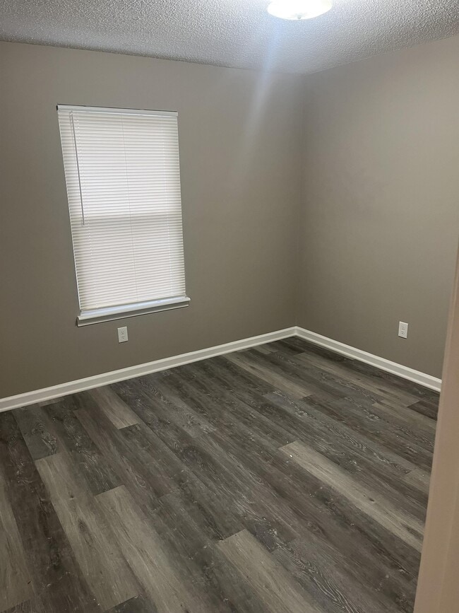 Building Photo - 616 S Lakehurst Dr