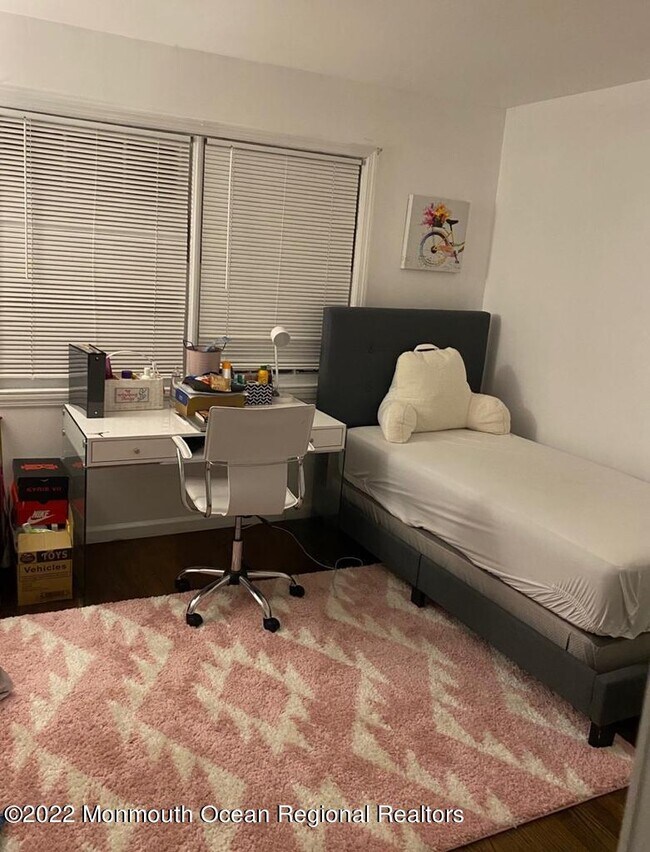 Building Photo - 3 Windsor Dr