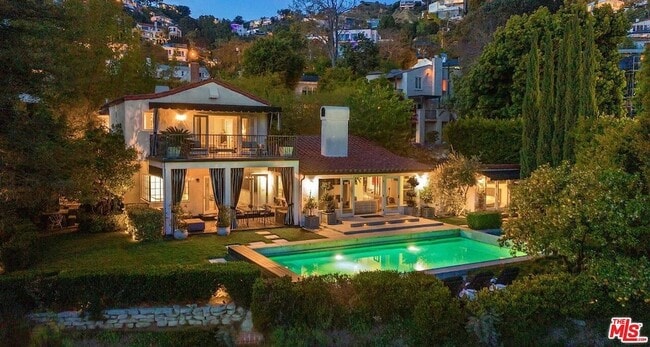 Building Photo - 1514 Sunset Plaza Dr