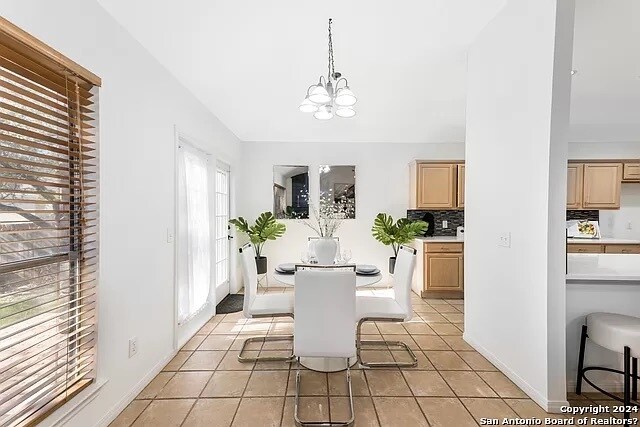 Breakfast Area - Staged - 25015 Lost Arrow