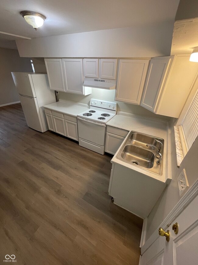 Building Photo - 2948 Roberta Dr