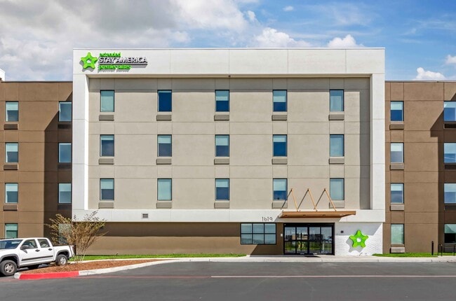 Building Photo - 3400 Berkmar Dr