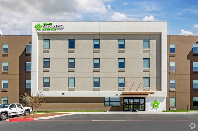 Building Photo - 3400 Berkmar Dr