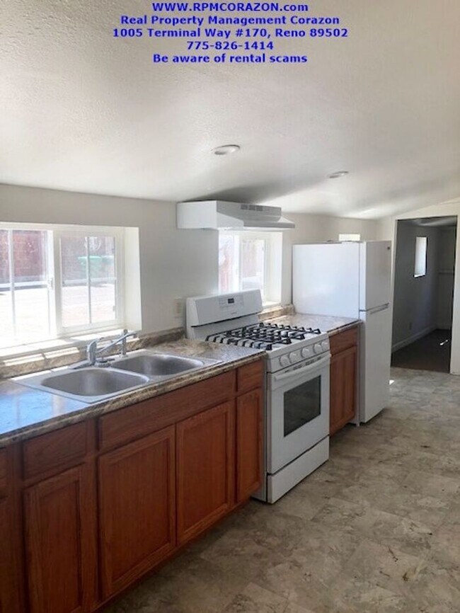 Building Photo - 317 C St