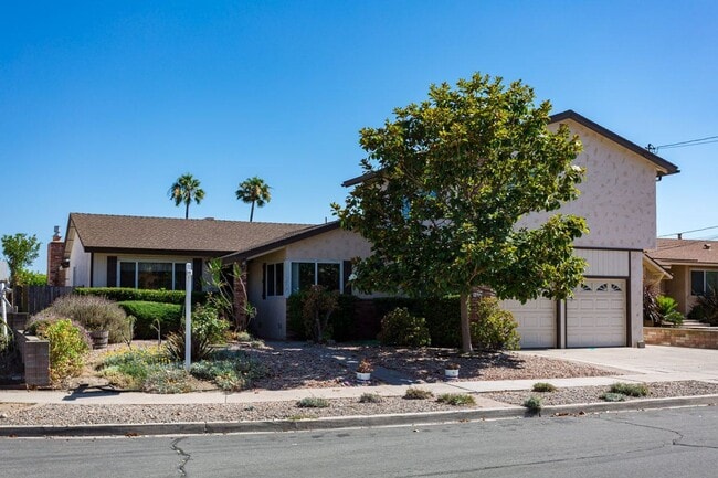 Building Photo - Large Traditional Home in La Mesa!