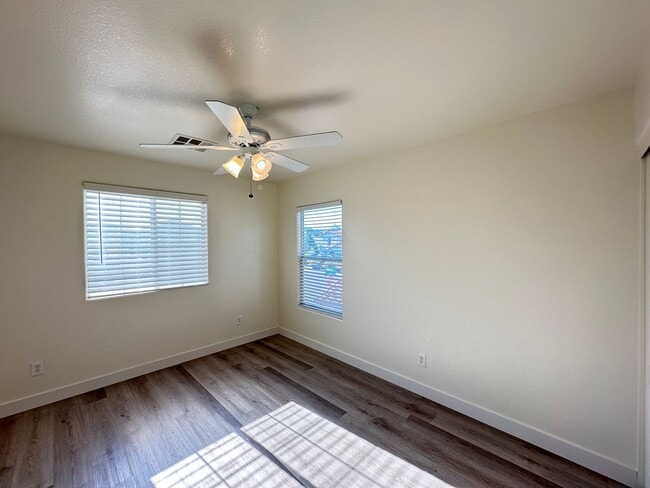 Building Photo - DESERT WILLOWS