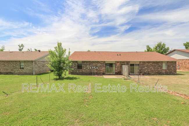 Building Photo - 815 S 28th St