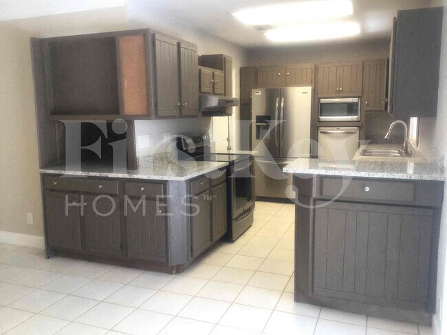 Building Photo - 19742 Carolina Cir