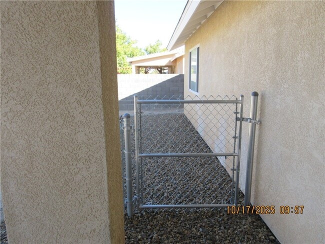 Building Photo - 2171 Ridgeview Rd