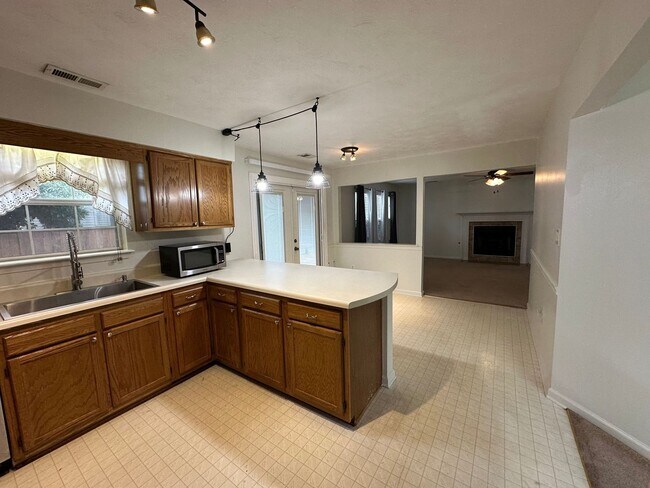 Building Photo - Call or Text Amanda Tate for more informat...