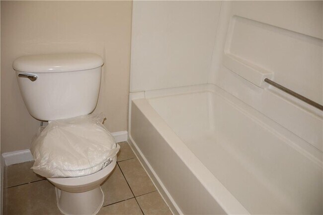 Building Photo - 176 Rivergate Ct