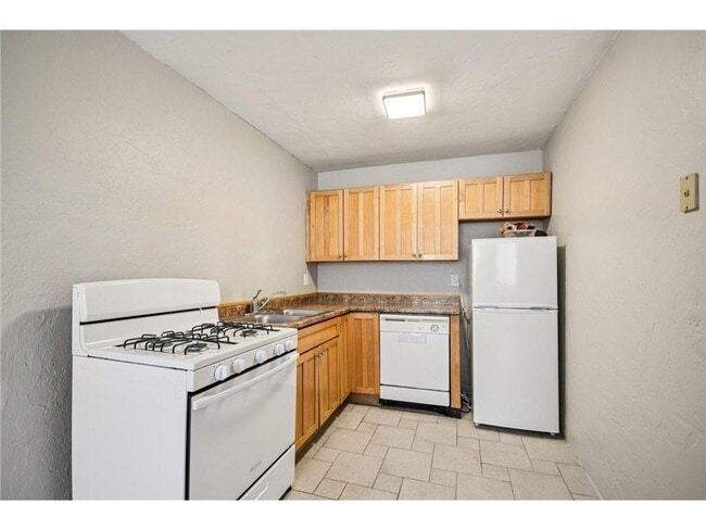 Building Photo - 2525 3rd Ave S