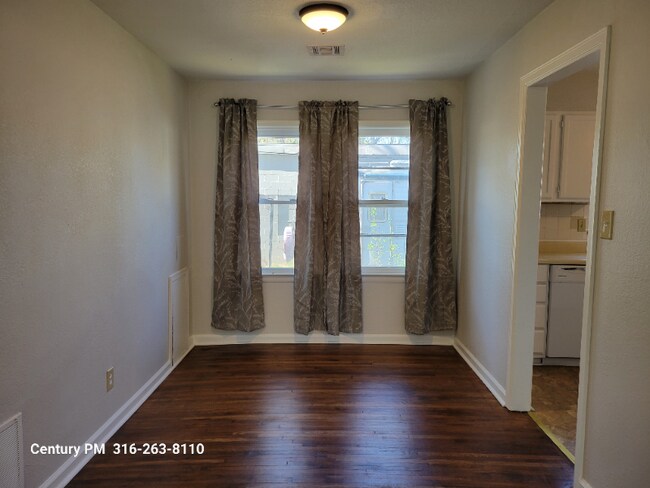 Building Photo - 219 S St Paul St