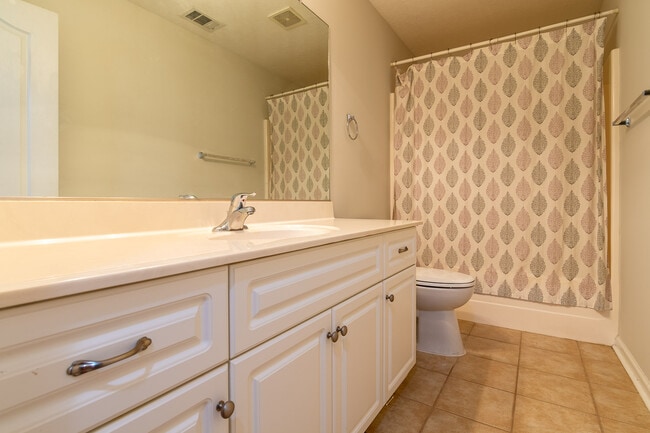 Building Photo - 862 Tyler Woods Dr