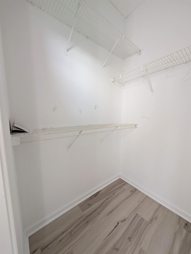 Building Photo - 9754 Leyland Dr