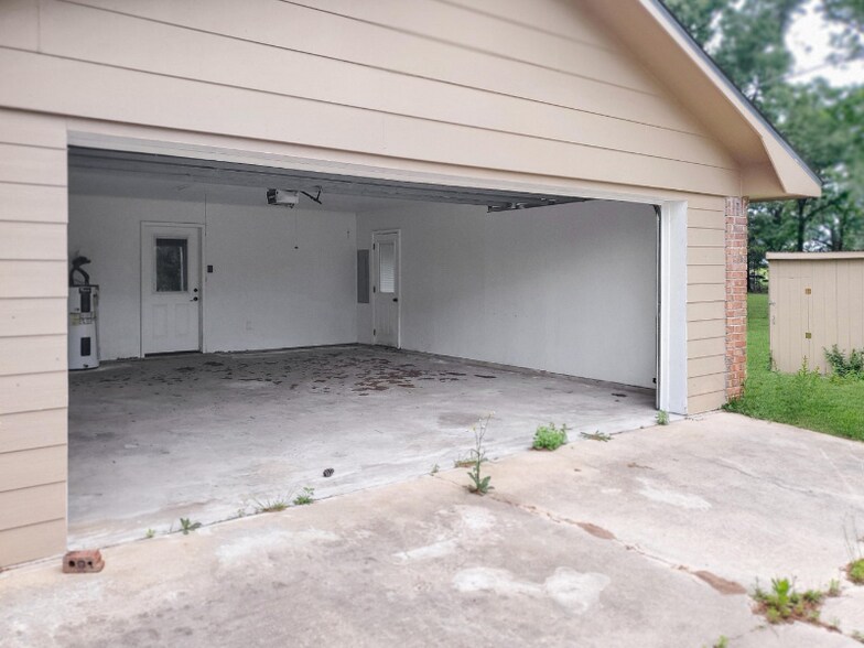Building Photo - 9092 LA-10