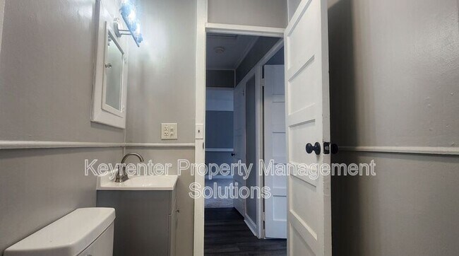 Building Photo - 527 S Magnolia Ave