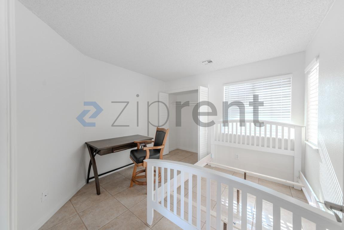 Building Photo - 5327 Meredith Ave