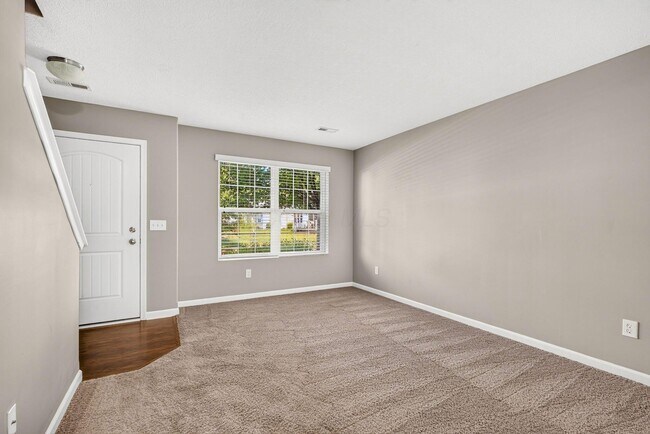 Building Photo - 5652 Pittsford Dr