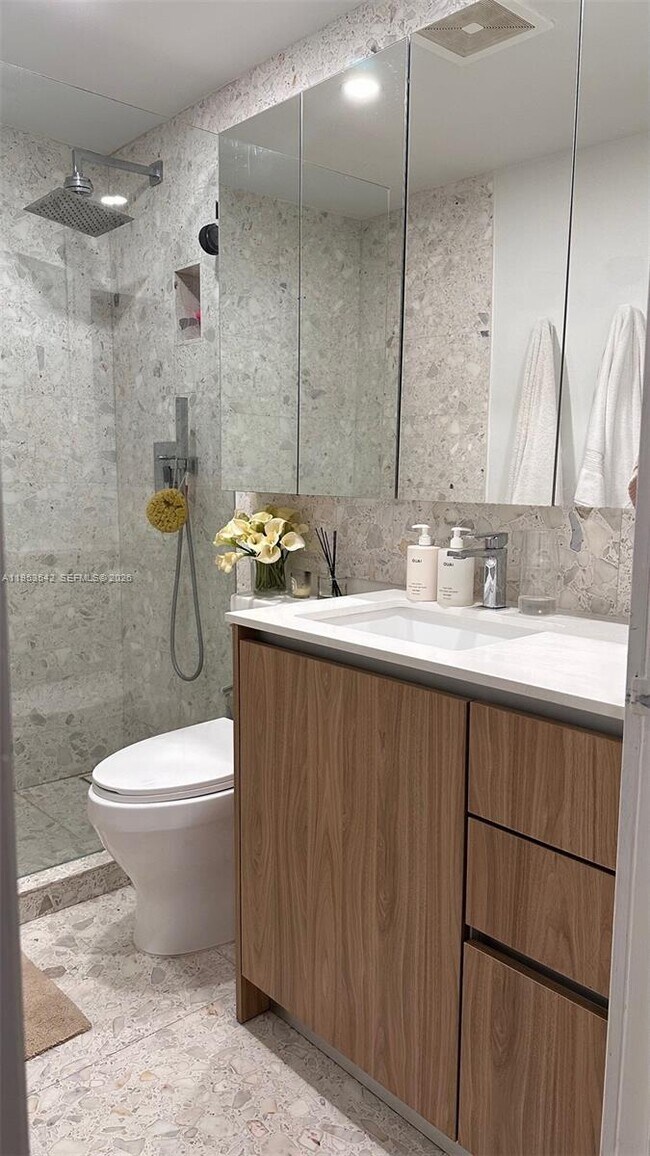 Building Photo - 1408 Brickell Bay Dr