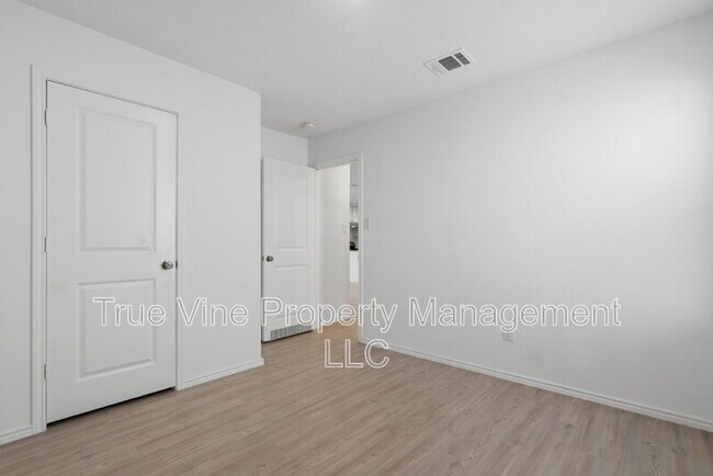 Building Photo - 7119 Satellite Wy