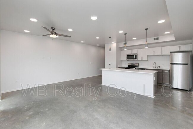Building Photo - 315 5th St