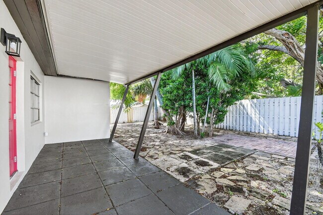 Building Photo - 5009 Spruce Ave