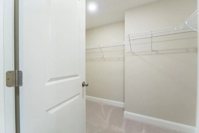 Building Photo - 611 N Main St