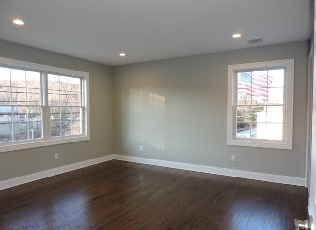 Master Bedroom - 9 Main Rd