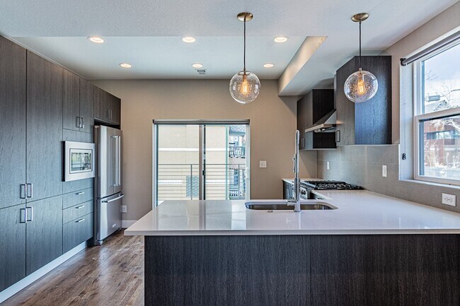 Building Photo - For Rent!  Corner Unit | Modern Townhome |...