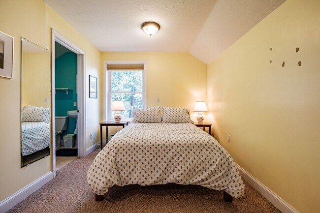 Building Photo - 22 Cedar St