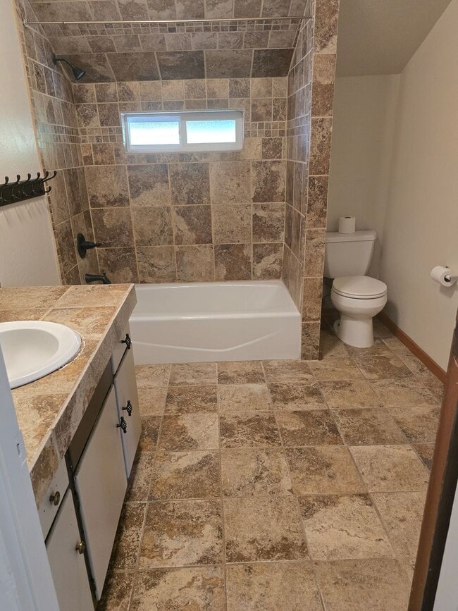 Building Photo - 3 bed 2 bath Family Home for Rent in Grant...