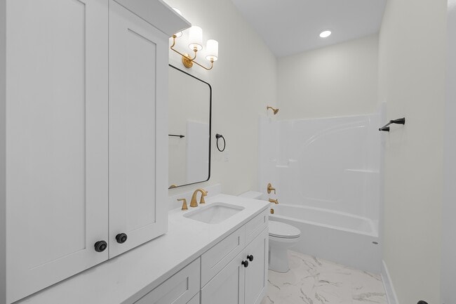 Building Photo - 136 McCowat St