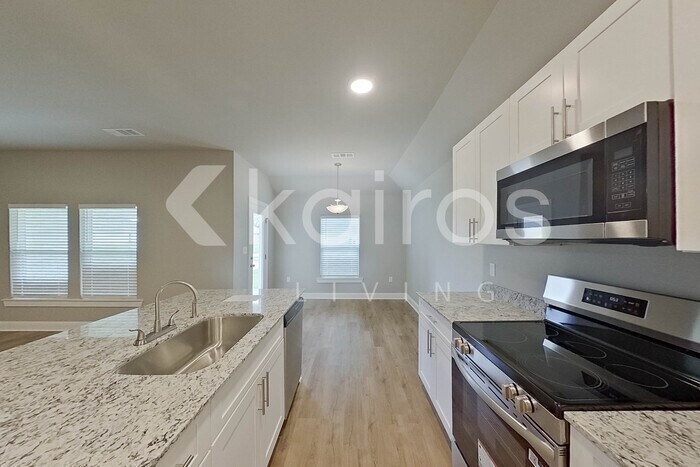 Building Photo - 13790 Pinyon Dr