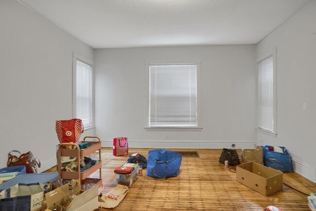 Building Photo - 1316 7th St SE
