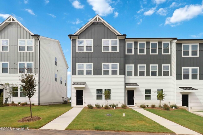 Building Photo - 1478 Hasse Ave