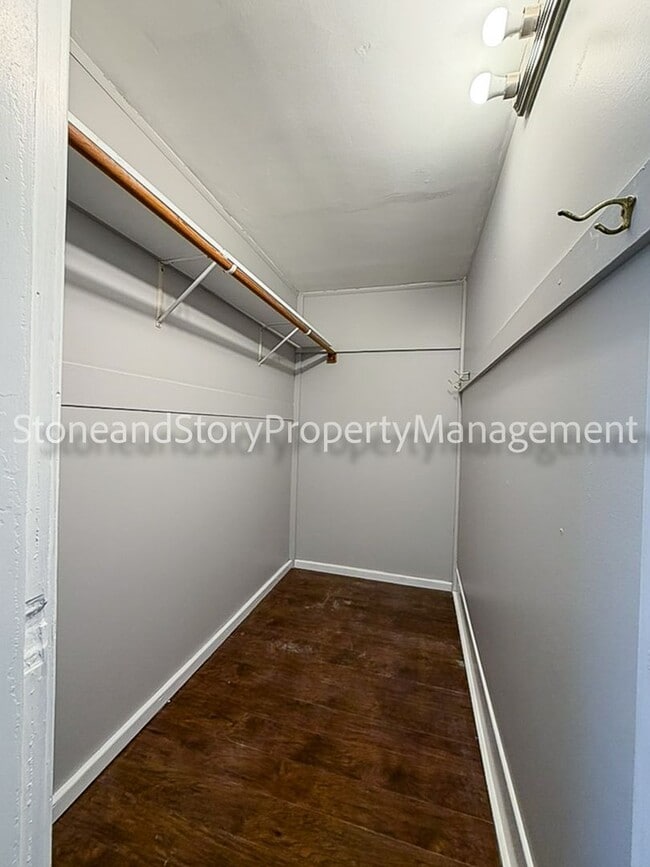 Building Photo - 3 bedroom 2 bath near Washburn University