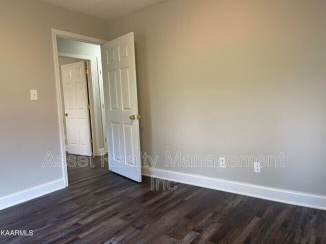 Building Photo - 4119 Porter Ave