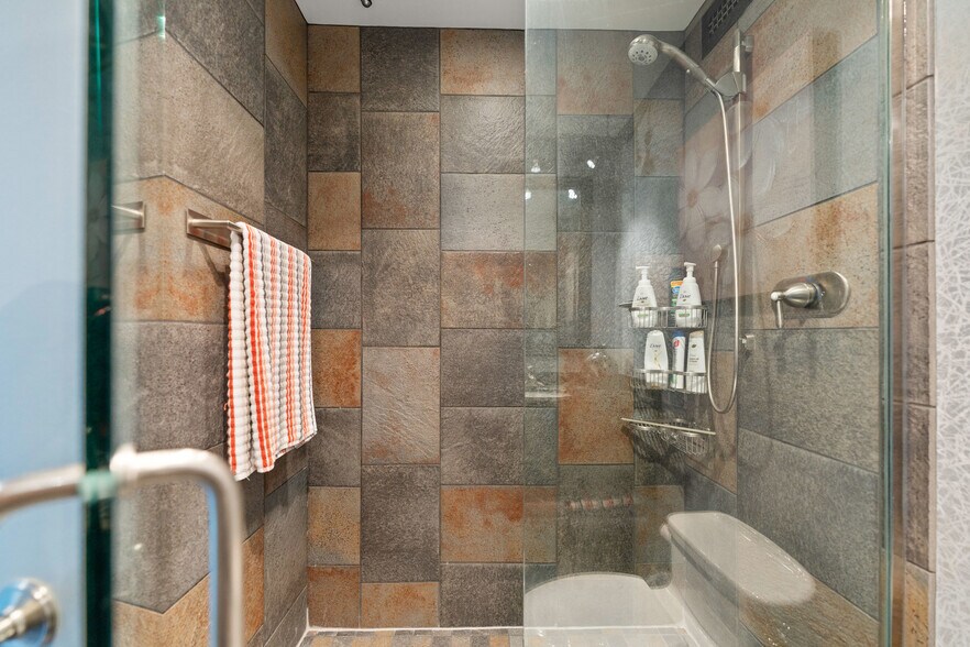 Building Photo - 1560 N Sandburg Terrace