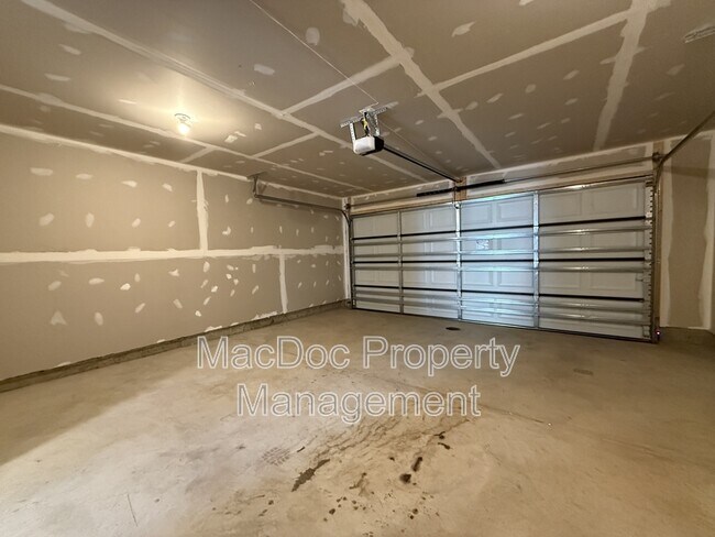 Building Photo - 1100 Rampart Dr