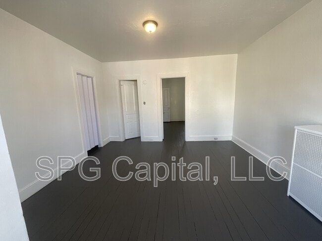 Building Photo - 822 W Princess St