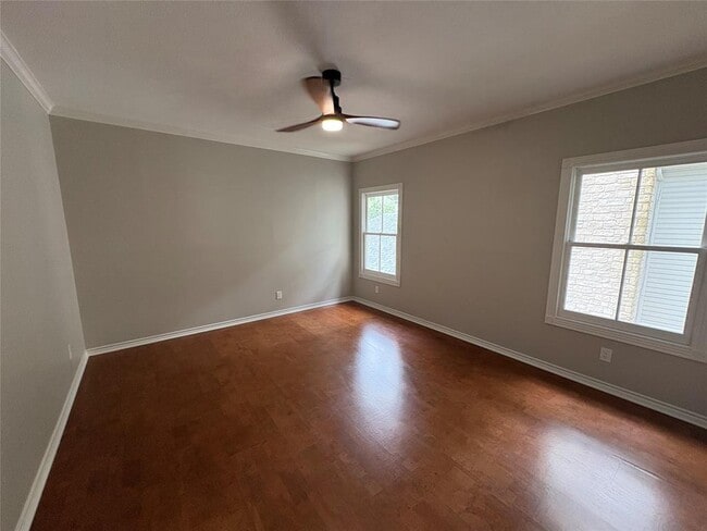 Building Photo - 1204 W 39th St