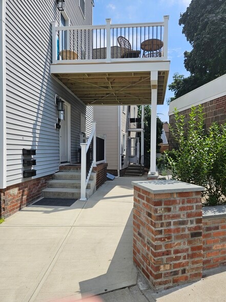Rear entrance/ sun patio above - 81 Main Street Anx