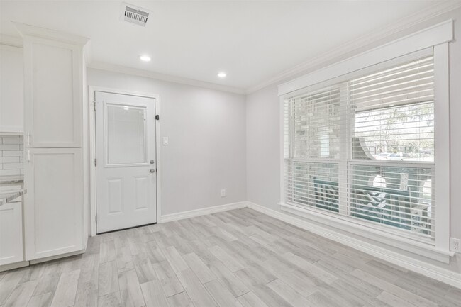 Building Photo - 7623 Yellow Pine Dr